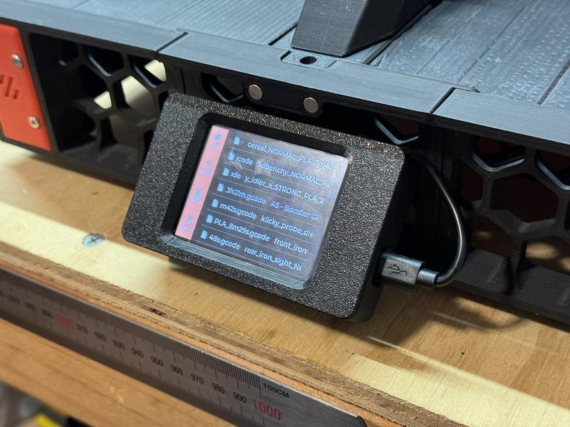CYD screen showing heater status